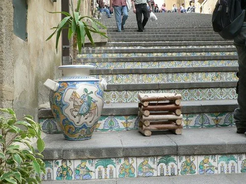 Scalinate e Ceramiche: Un Viaggio Colorato alla Scoperta di Caltagirone