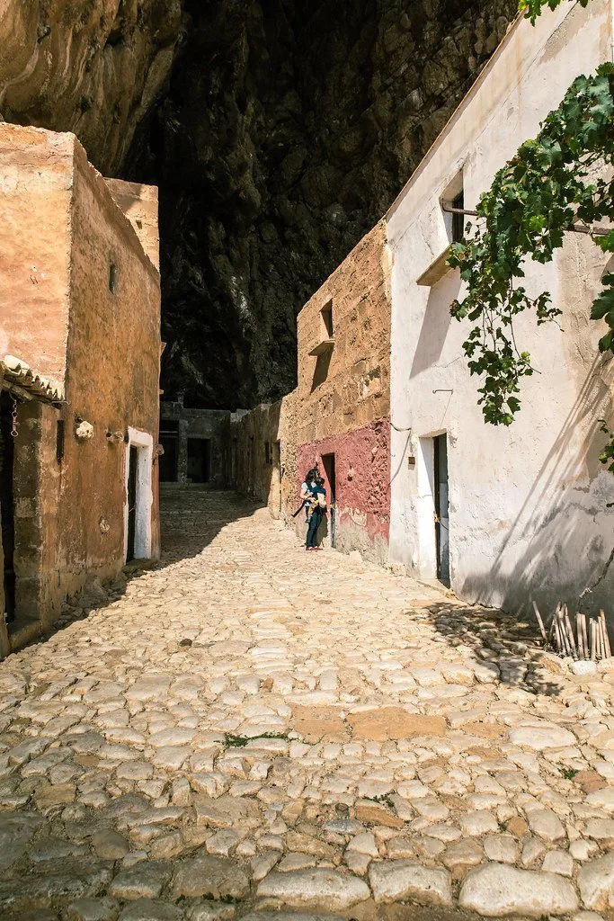 Scoperte e Meraviglie di Custonaci: Tra Grotte Preistoriche e Baie Incantate