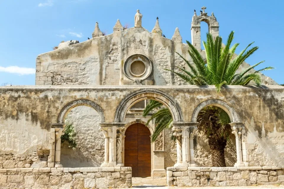 Tesori Nascosti di Sicilia: Le Collezioni d’Arte di Siracusa