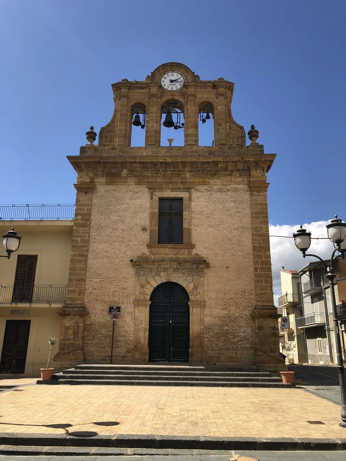 Tesori Nascosti di Sicilia: Alla Scoperta di Barrafranca e dei Suoi Segreti Storici