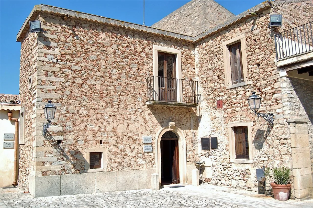 Meraviglie Nascoste di Sicilia: Alla Scoperta di Basicò e dei Suoi Tesori