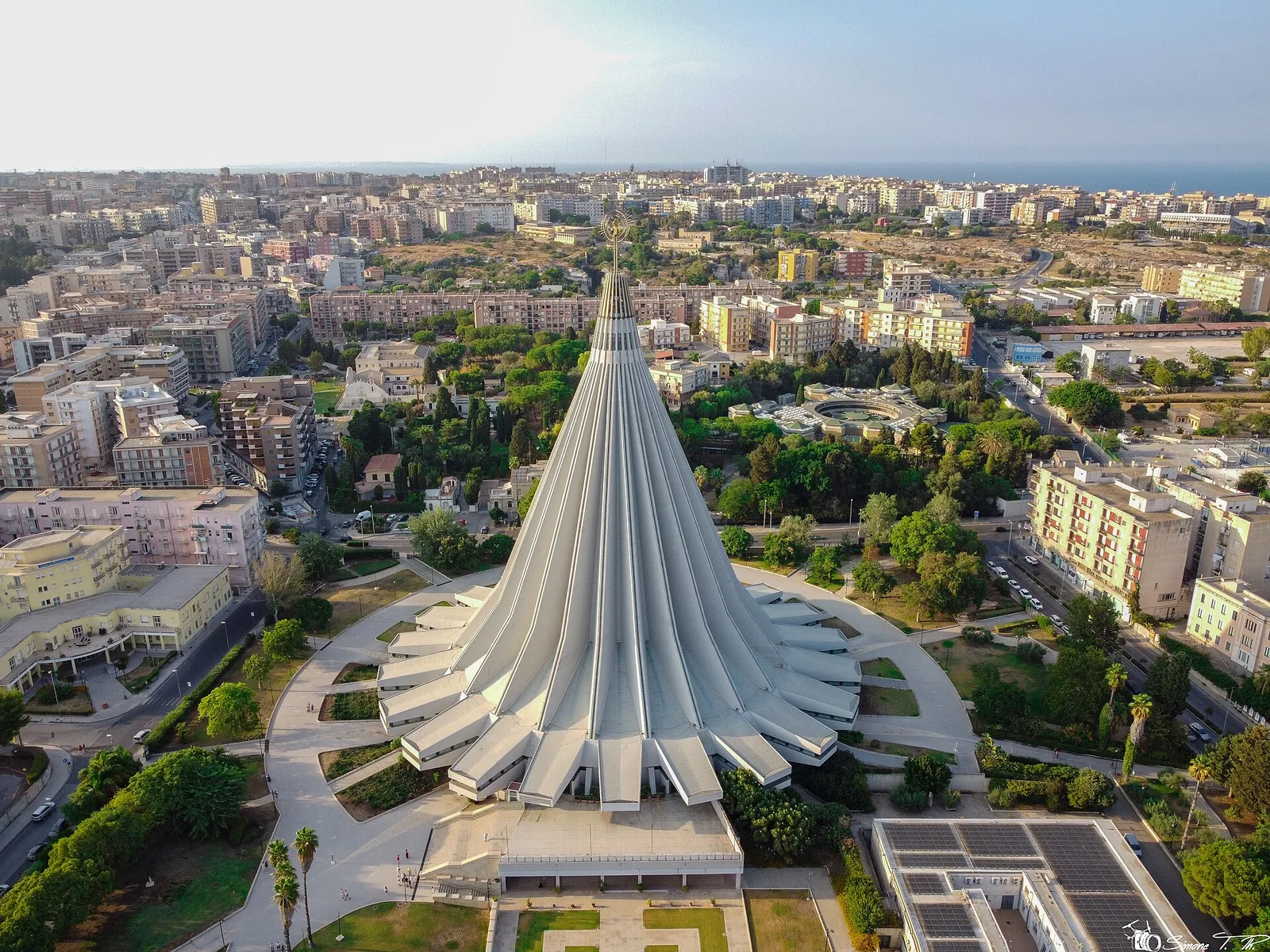 santuario madonna delle lacrime — Wikimedia Commons
